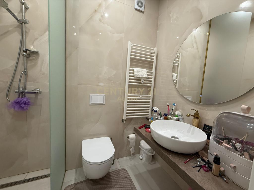 Vendesi appartamento 2+1+2+deposito+2 balconi nel complesso asl ! 300.000 €