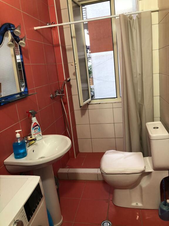 Jepet me qira apartament 2+1+2 në Misto Mame