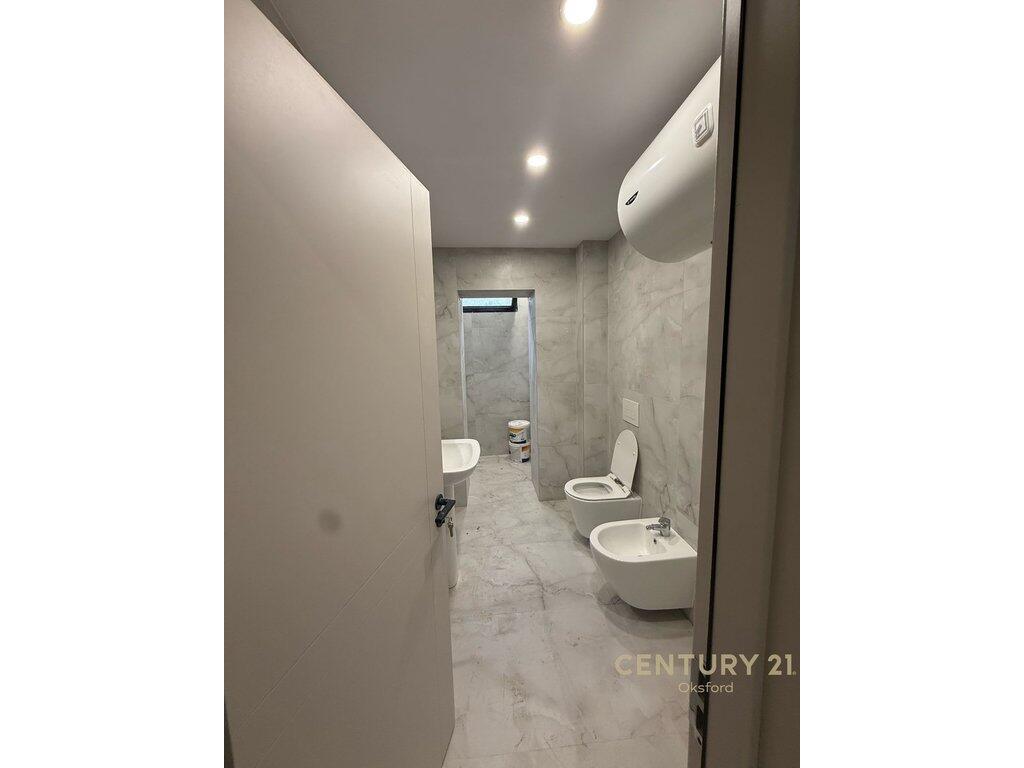 🏢 AMBIENT KOMERCIAL PËR ZYRË ME QIRA – PRANË GARDËS, TIRANË