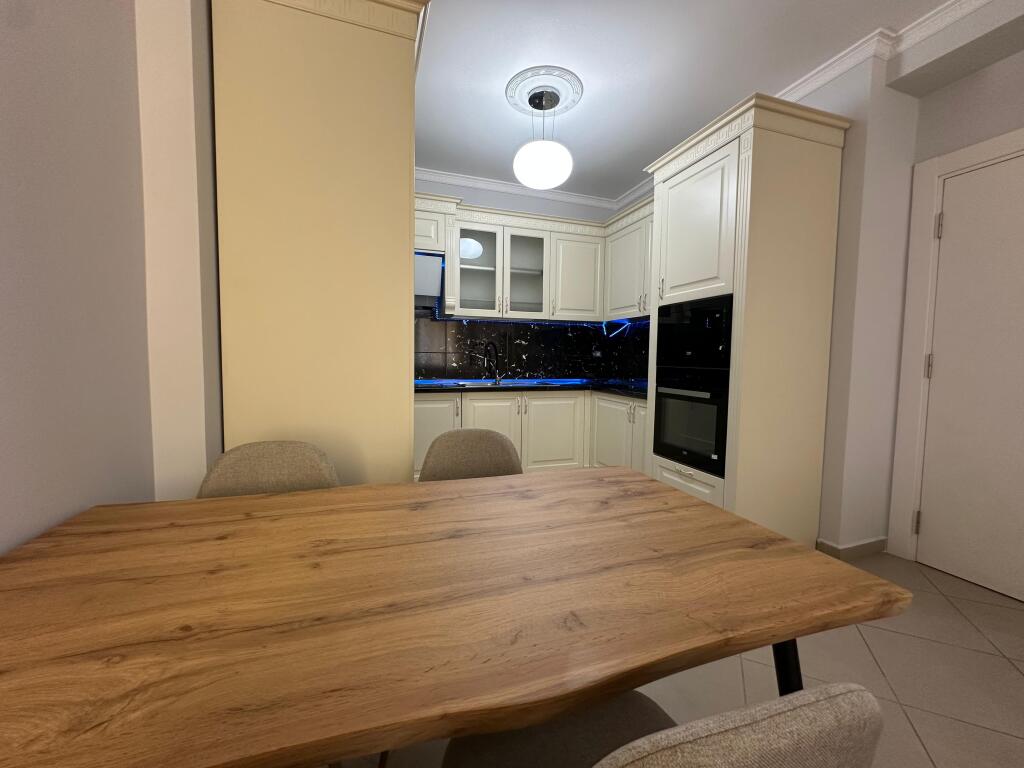 Jepet me Qera Apartament 2+1+2+Parkim - Komune Parisi