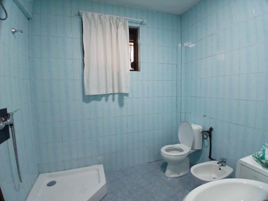 Jepet me qera  Shtepi private 1 kateshe  Prane pazarit te ri  