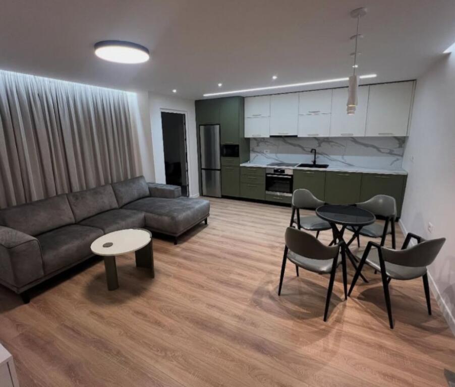 qira apartament 2+1 prane Sheshit Skenderbej