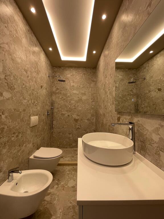 APARTAMENT LUKSOZ ME QIRA - BLV BAJRAM CURRI