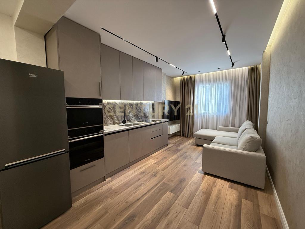 Apartament 2+1 Me Qira në Plazh, Stacioni i pare -Durrës!