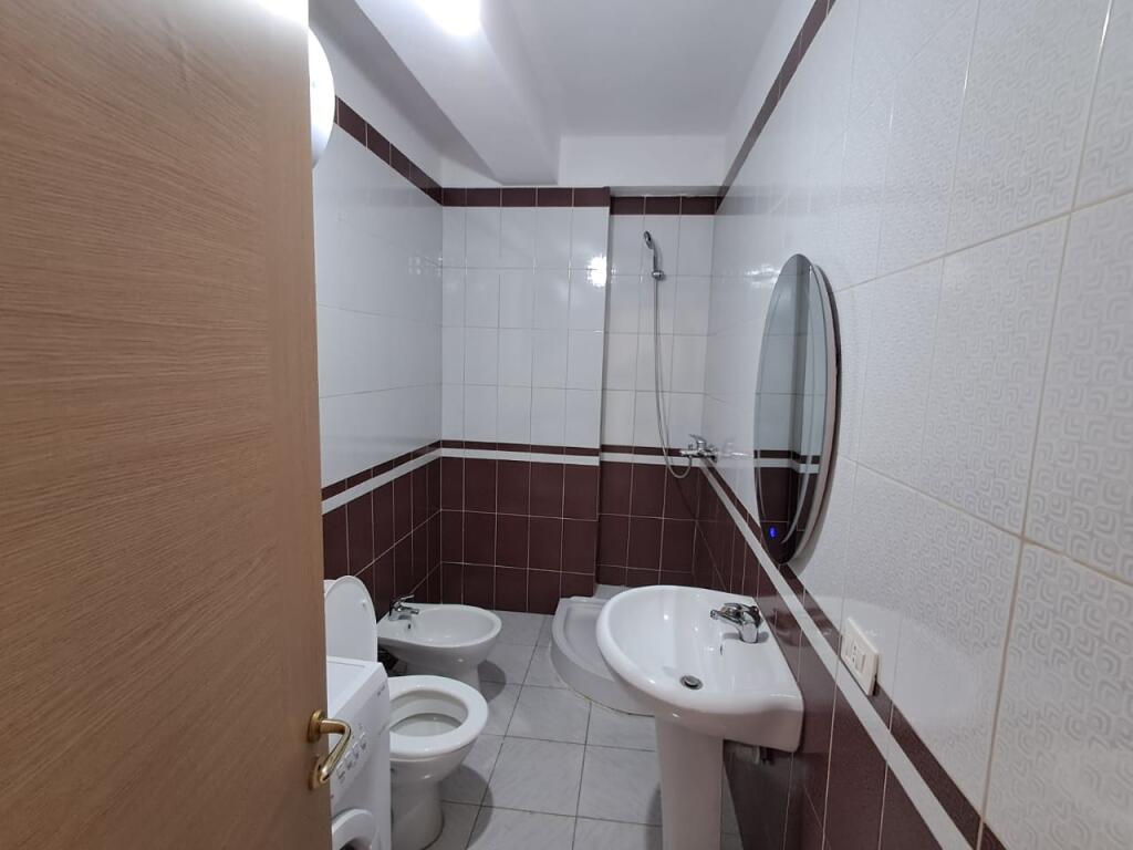 SHITET APARTAMENT 2+1+2 tualete+2 ballkone 📍 Kompleksi Rotondo – Plazh Plepa, Durrës