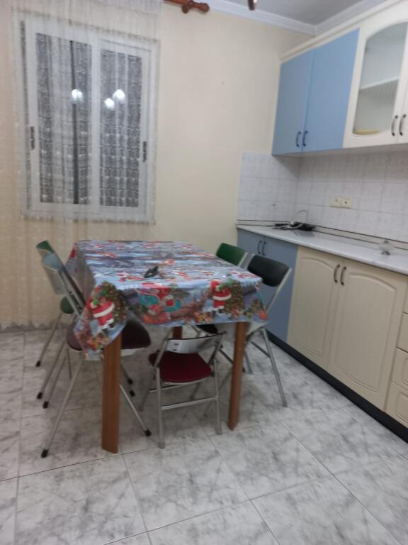 Jepet Me Qera Apartament 2+1+1 Ballkon