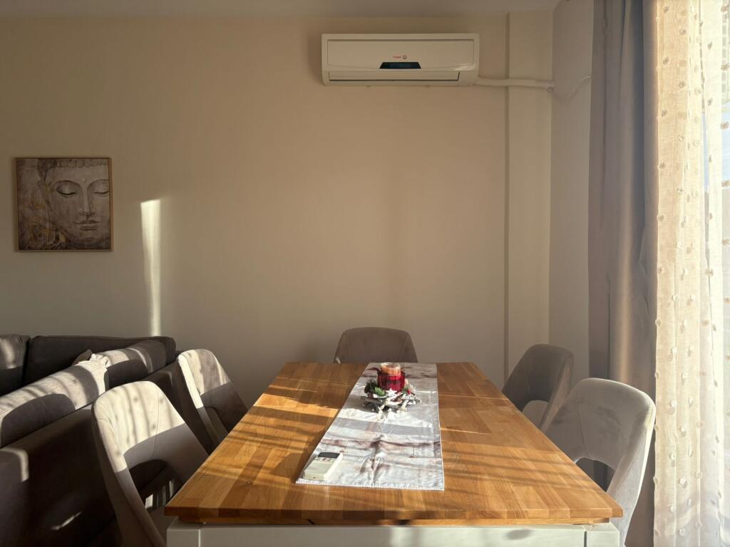 Ne zonen e Rruges se Elbasanit,prane Pallatit te Brigadave,jepet me qera apartament 2+1,i mobiluar.600 Euro