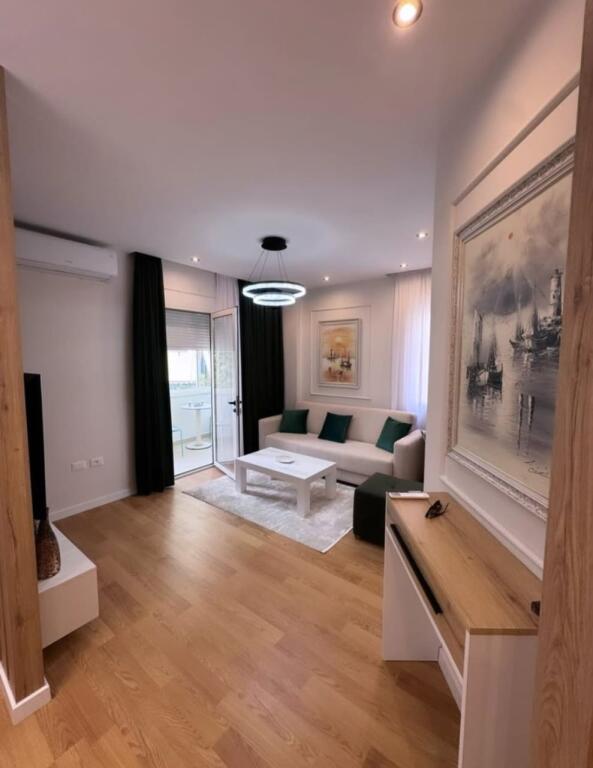 Apartament 2+1 per shitje me vendodhje tek Kopshti Zoologjik.