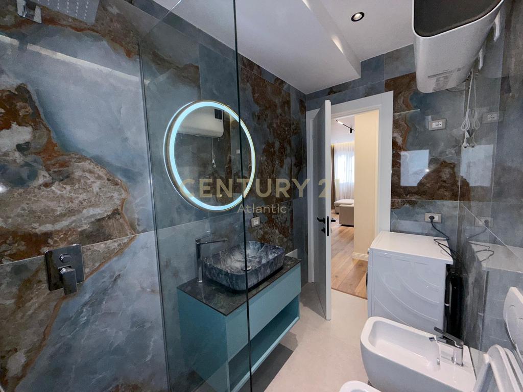 Apartament 2+1 Me Qira në Plazh, Stacioni i pare -Durrës!