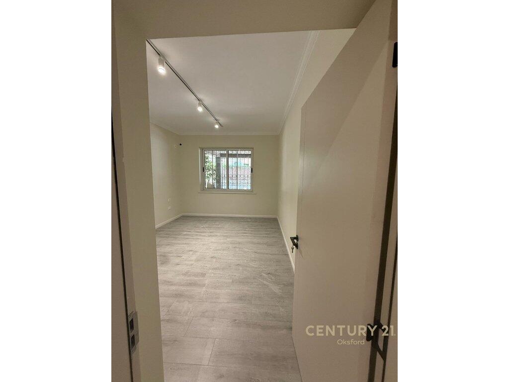 🏢 AMBIENT KOMERCIAL PËR ZYRË ME QIRA – PRANË GARDËS, TIRANË
