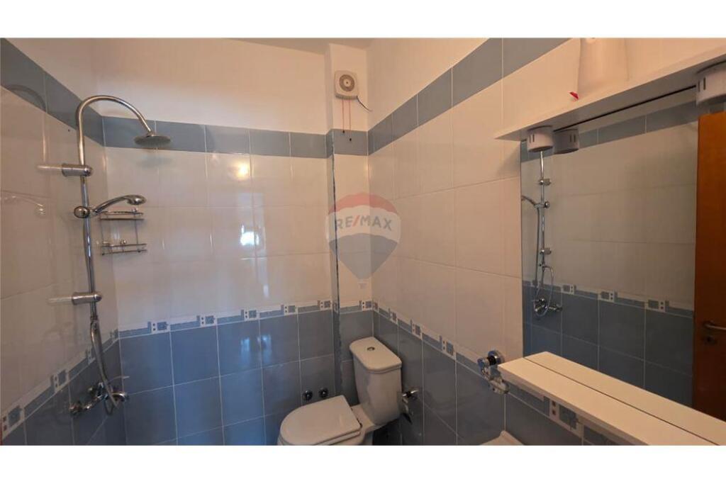 Apartament - Për Shitje - Rruga Reshat Osmani, Vlorë