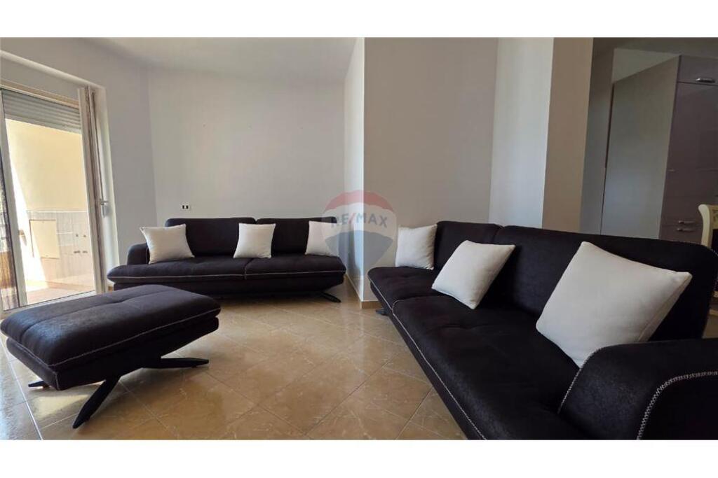 Apartament - Për Shitje - Rruga Reshat Osmani, Vlorë