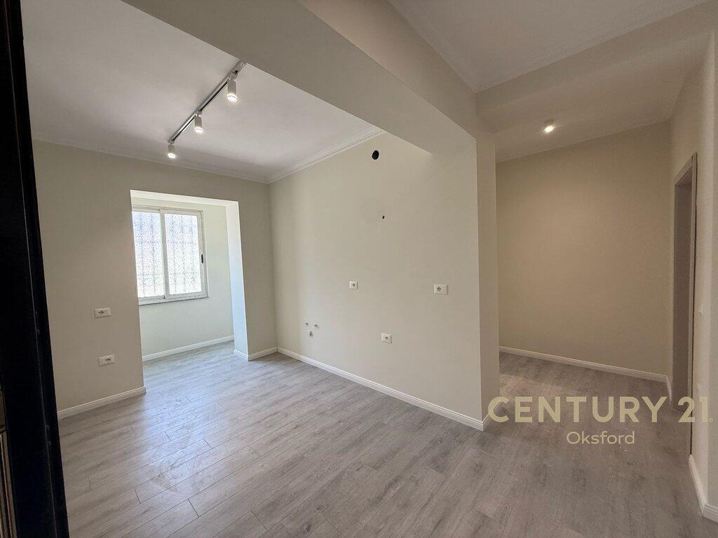 🏢 AMBIENT KOMERCIAL PËR ZYRË ME QIRA – PRANË GARDËS, TIRANË
