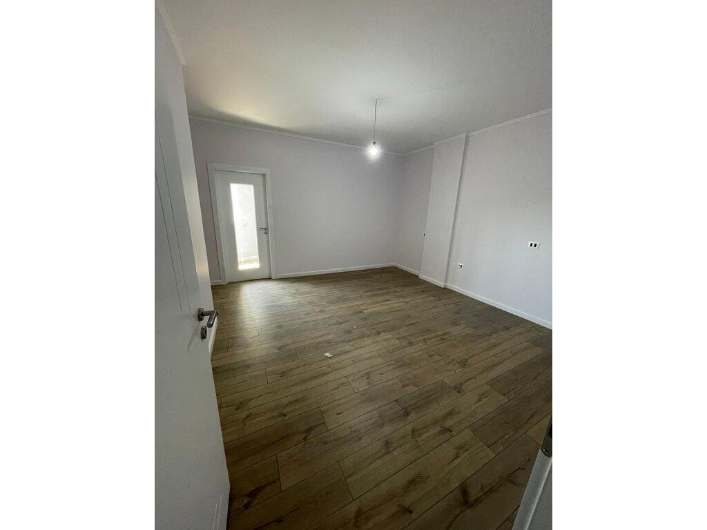FRESK, SHITET APARTAMENT 3+1+2, ÇMIM 1000€/m²! - 124,000 €