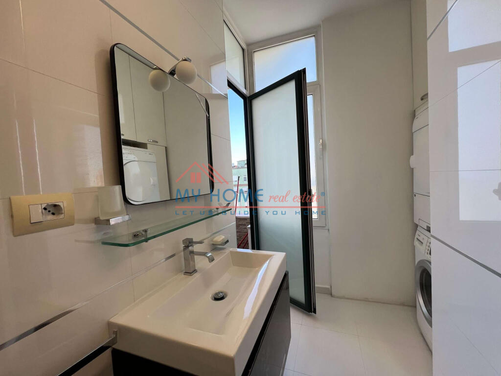 Apartament 2+1+2 me qira ne Bllok Tirane