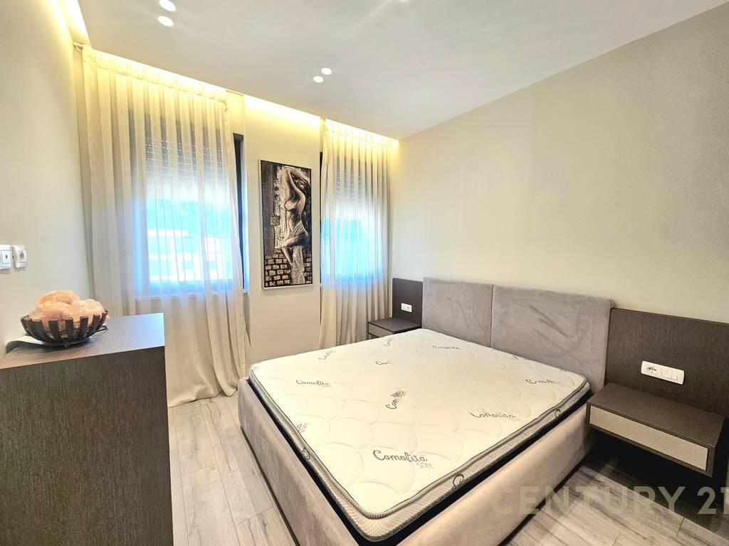 🏡 APARTAMENT 1+1 + POST PARKIMI NË LIQENIN E THATË – PRANË HOTEL RADISSON