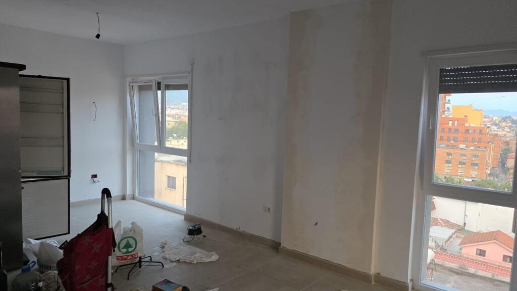 Jepet me qera 1+1  te shkolla kuqe 550 eu mobiluar