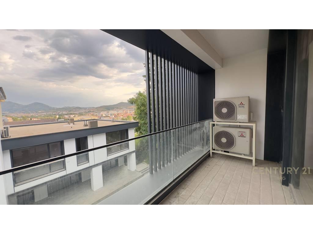 NË SHITJE – APARTAMENT LUKSOZ 3+1+2 PRANË PALLATIT TË BRIGADAVE