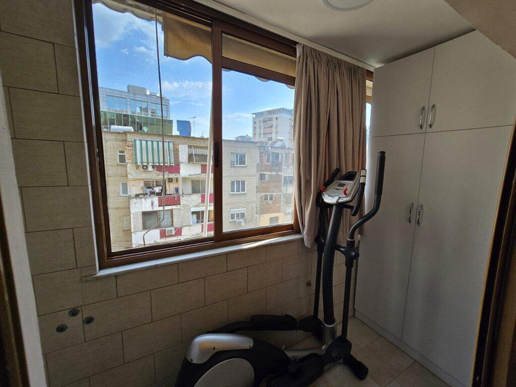 Jepet me Qira – Apartament 1+1 pranë ish-Stacionit të Trenit, Tiranë