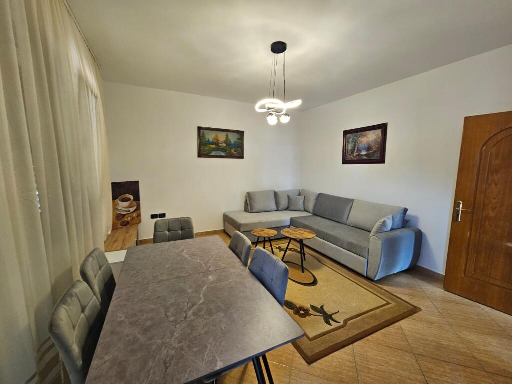 Apartament 2+1 per qera tek Siri Kodra!
