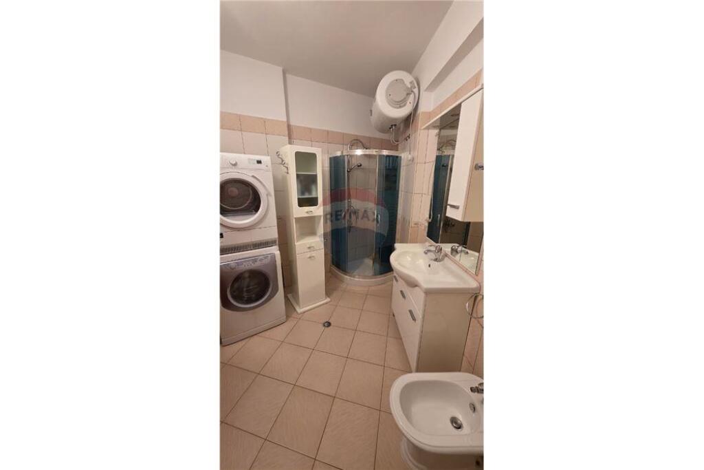 Apartament - Për Shitje - Rruga Reshat Osmani, Vlorë
