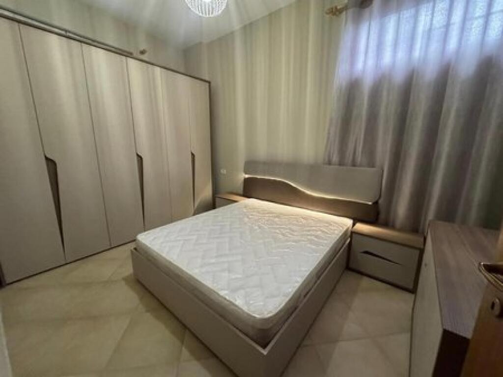 Shitet, Apartament 2+1, Fresku, Tiranë.