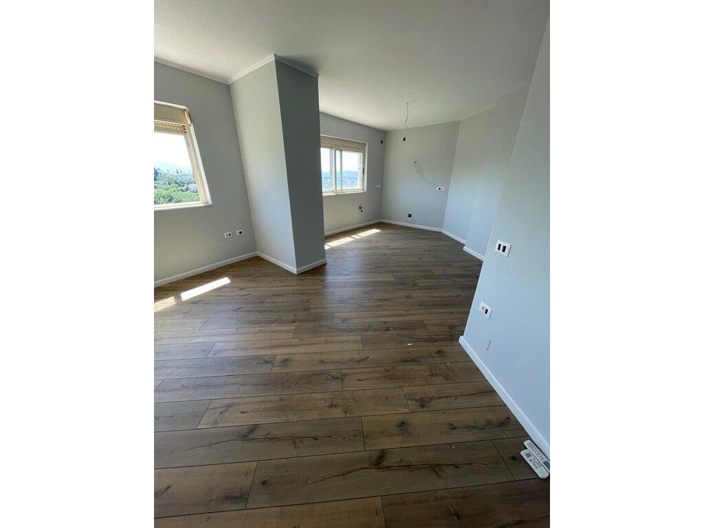 FRESK, SHITET APARTAMENT 3+1+2, ÇMIM 1000€/m²! - 124,000 €