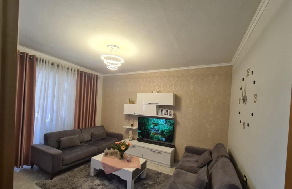 CASA IN AFFITTO - VIA KONGRESI MANASTIRIT, DI FRONTE ALLA SCUOLA ÇAJUPI,