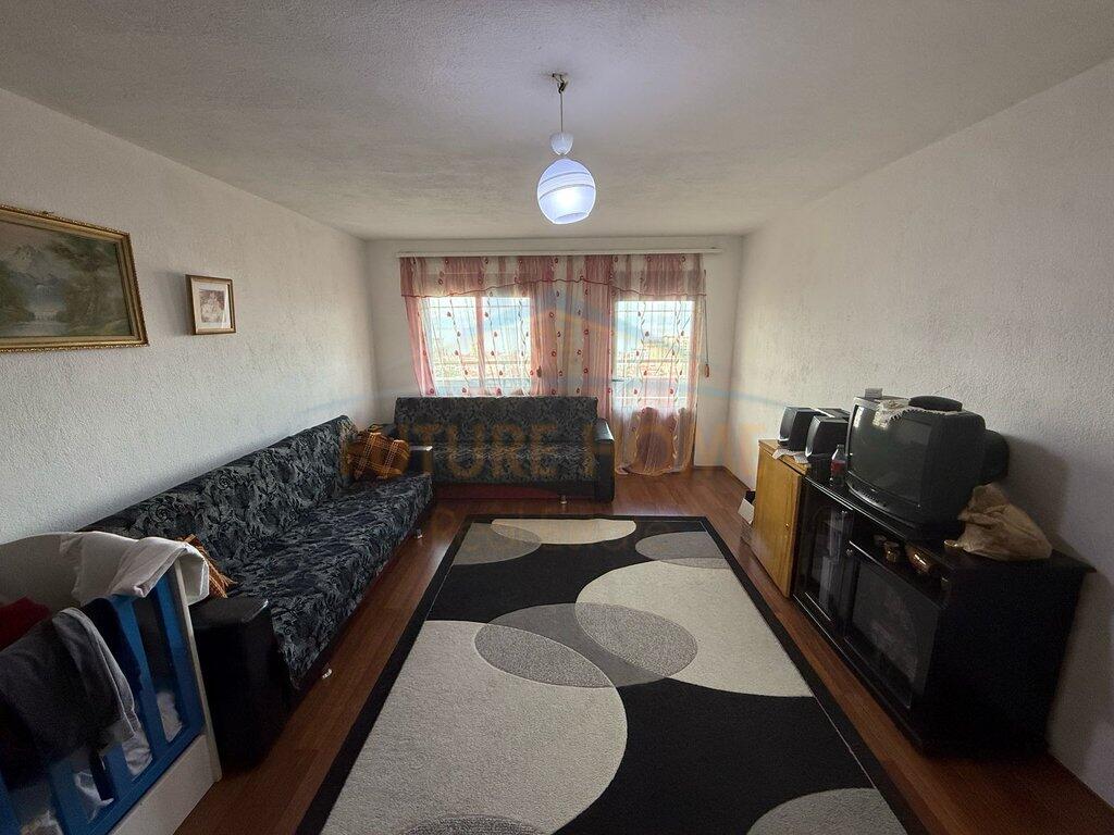 In vendita, villa su 2 piani, Quartiere 1, Pogradec