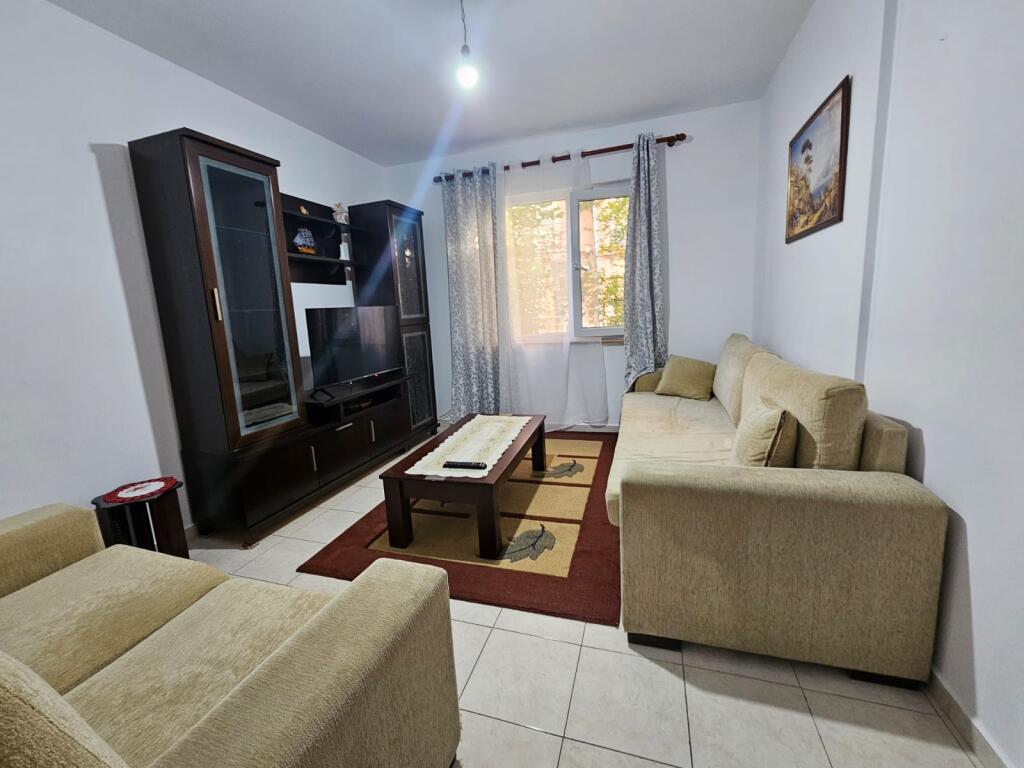 Apartament 1+1 me qira – Blloku “Gintash”, Laprakë