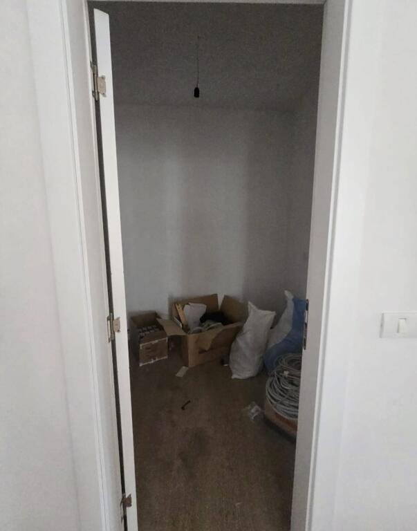 Apartament në shitje! Shkolla Kuqe 2+1+2+garderobe