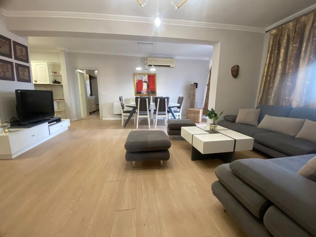 APARTAMENT 3+1 PER QERA NE QENDER