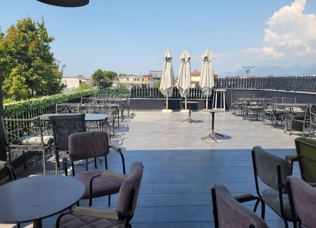 Super locale in affitto a Lapraka