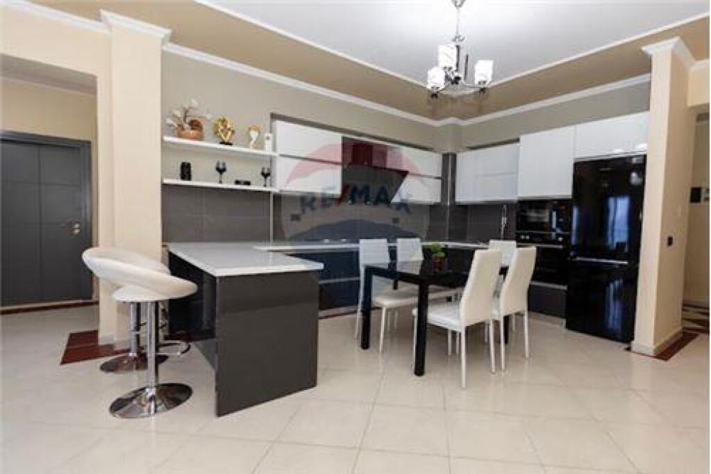 Apartament - Për Shitje - Rruga Reshat Osmani, Vlorë