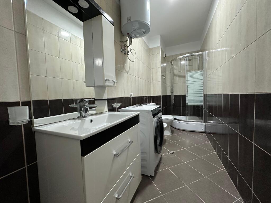 Jepet me Qera Apartament 2+1+2+Parkim - Komune Parisi