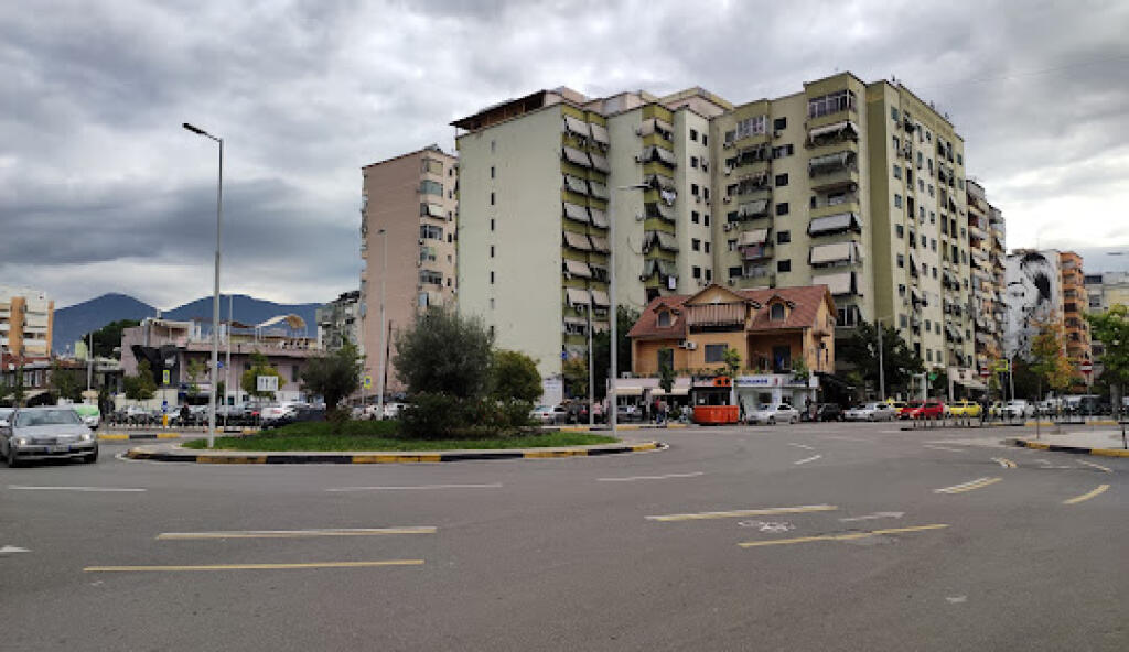 Qira, Apartament 2+1, Komuna e Parisit