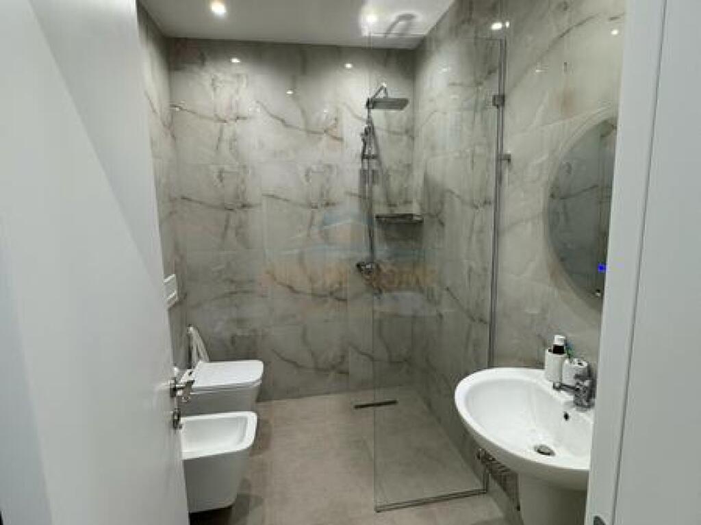 Shitet, Apartament 2+1+Post Parkimi, Korrekt Construksion , Kodra e Diellit.