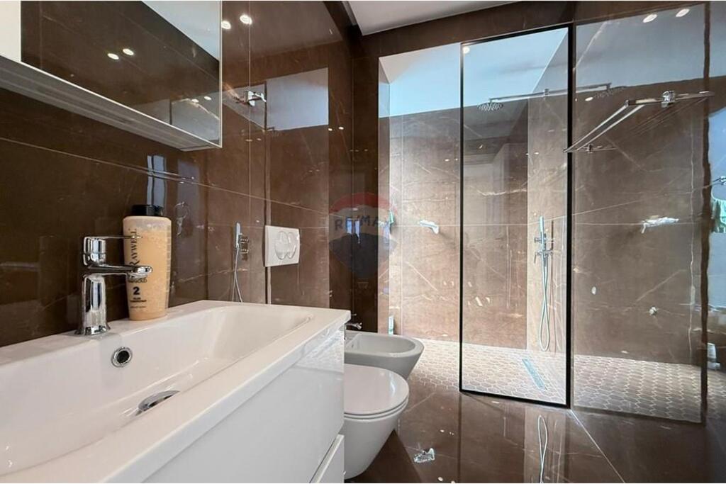 Modern villa for rent in Bërzhite !