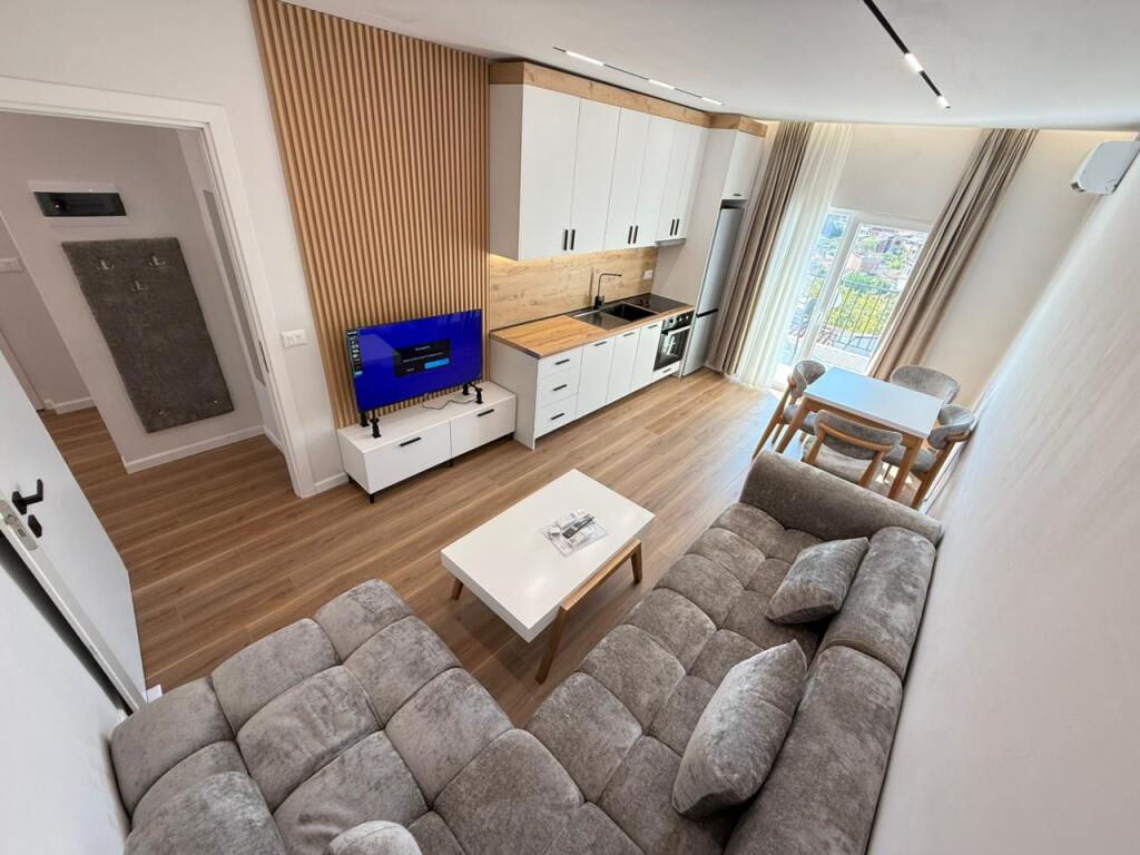 🏡 Vendesi in vendita Appartamento 2+1 con veranda 📍 Kinostudio – Via Myslym Keta, Tirana