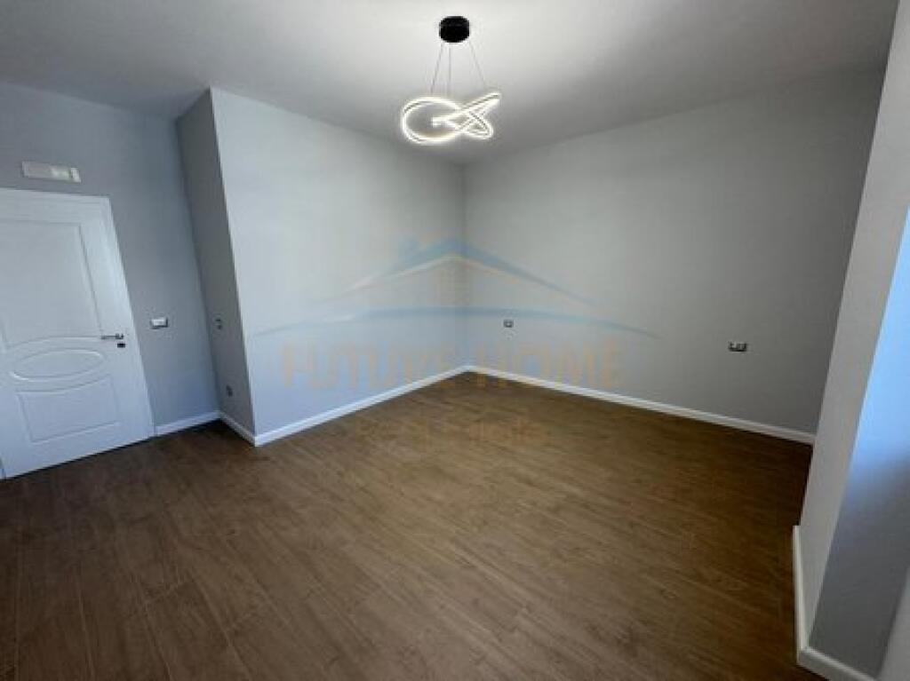 Shitet, Apartament 2+1, Rruga Shefqet Kuka, Fresk, Tiranë.