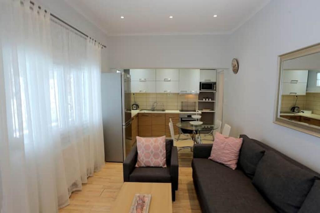 Appartamento in affitto 1+1 a Fresk (ID B210305) Tirana