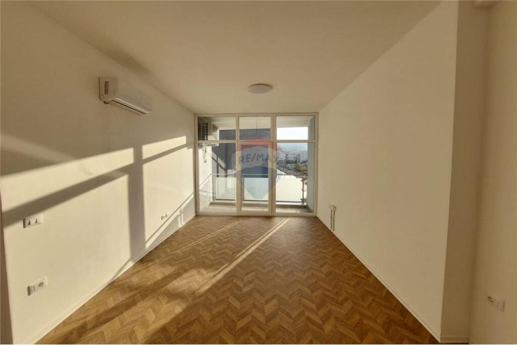 INVESTED OFFICE FOR RENT IN THE MUNICIPALITY OF PARIS !