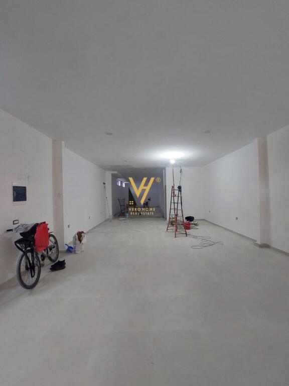 LOCALE COMMERCIALE IN AFFITTO 110 M2 A NISHARAKU 2.000 EURO