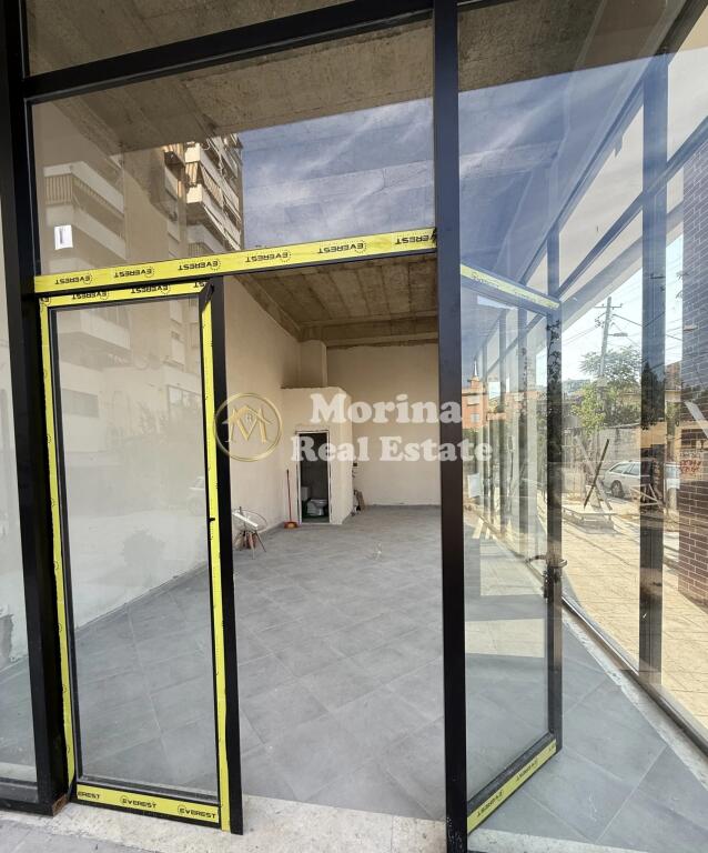 Affitto, Locale Commerciale, a Pazari i Ri,  1000 euro/mese.