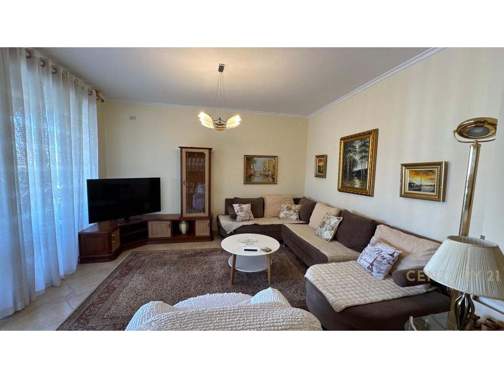 Appartamento 3+1+2 in affitto in Via Elbasan, Tirana