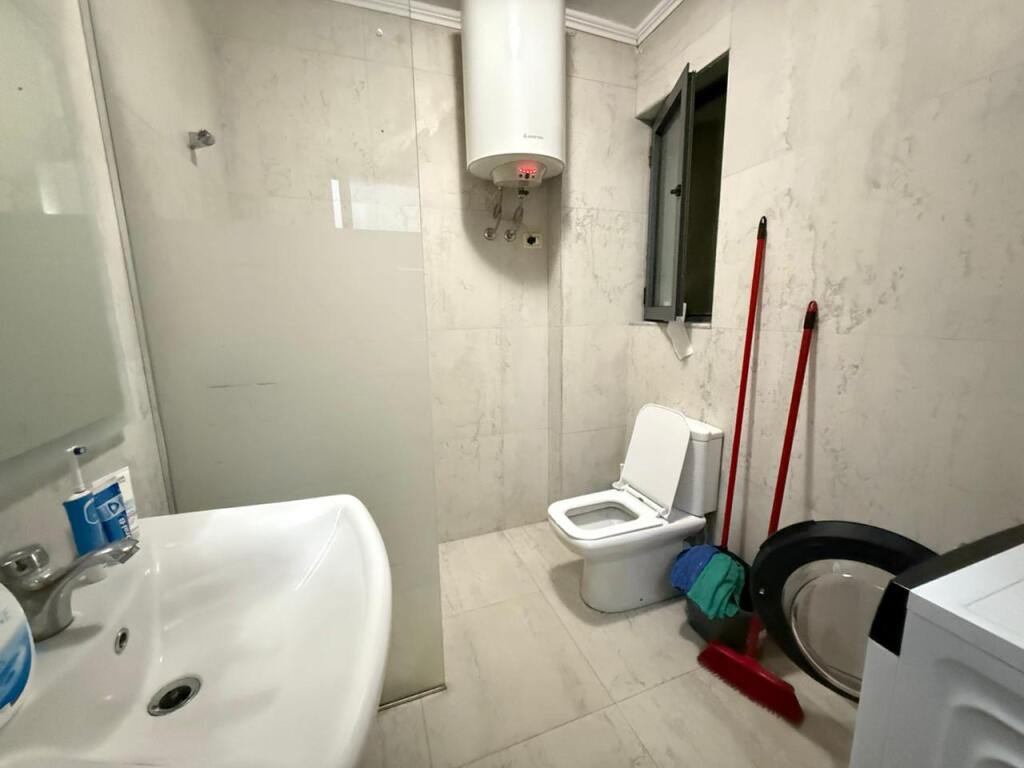 🏡 In Affitto – Appartamento 2+1 📍 Vicino a 5 Maji, Tirana  💶 Affitto: 500 mila lek/mese