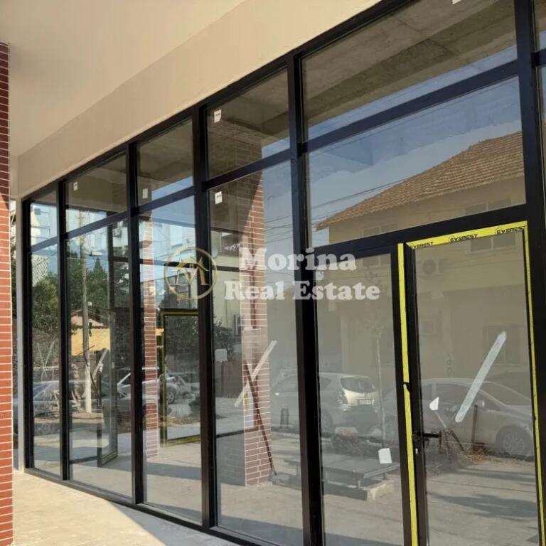 Affitto, Locale Commerciale, a Pazari i Ri,  1000 euro/mese.