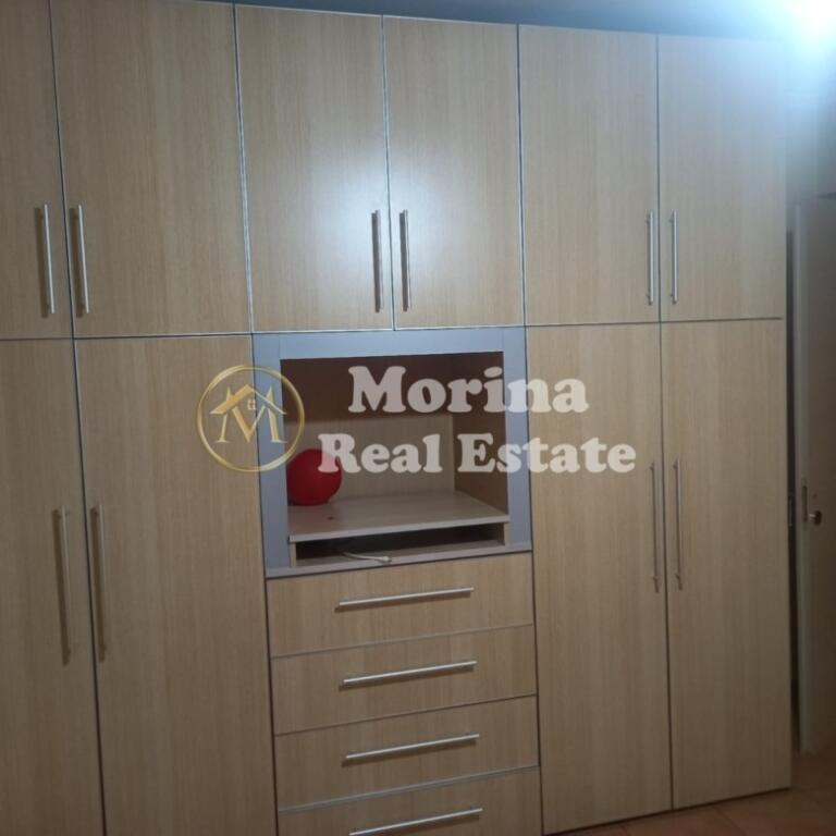 Qera, Apartament 2+1, tek 21-Dhjetori , — 650 euro/muaj.