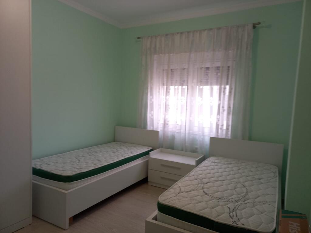 🏢Ne  zonen e Don Boskos,prane Supermarket Viva,jepet me qera apartament ,2+1,i mobiluar.60,000Leke