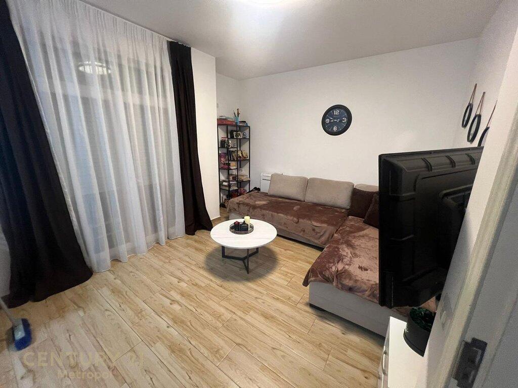 Apartament 1+1 + post parkimi Me Qira në Rruga 5 Maji!